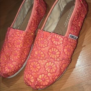 TOMS kids youth 3.5